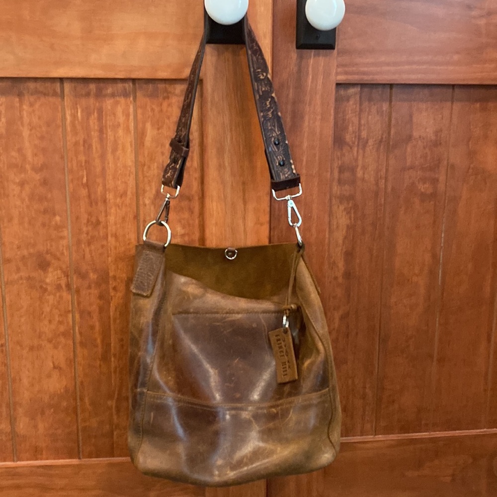 Fringe hill all leather bucket bag